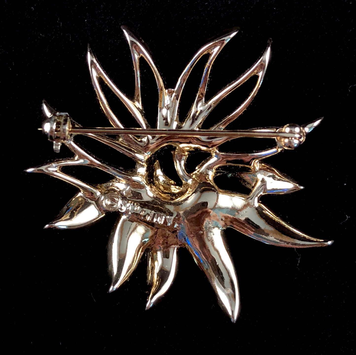 1969 Sarah Coventry Demi-Flower Brooch - Retro Kandy Vintage