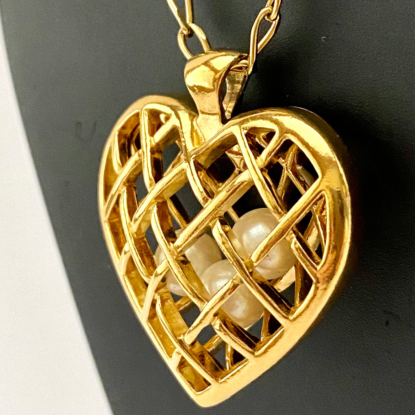 1993 Avon Capture Your Heart Pendant Necklace