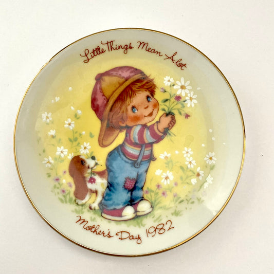 1982 Avon Mother's Day "Little Things Mean A lot" Plate