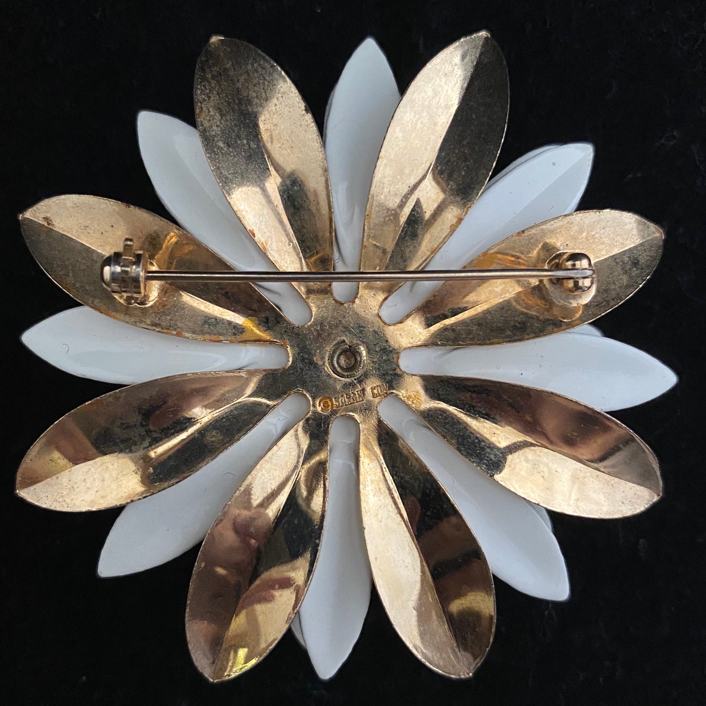 1966 Sarah Coventry Water Lily Brooch - Retro Kandy Vintage
