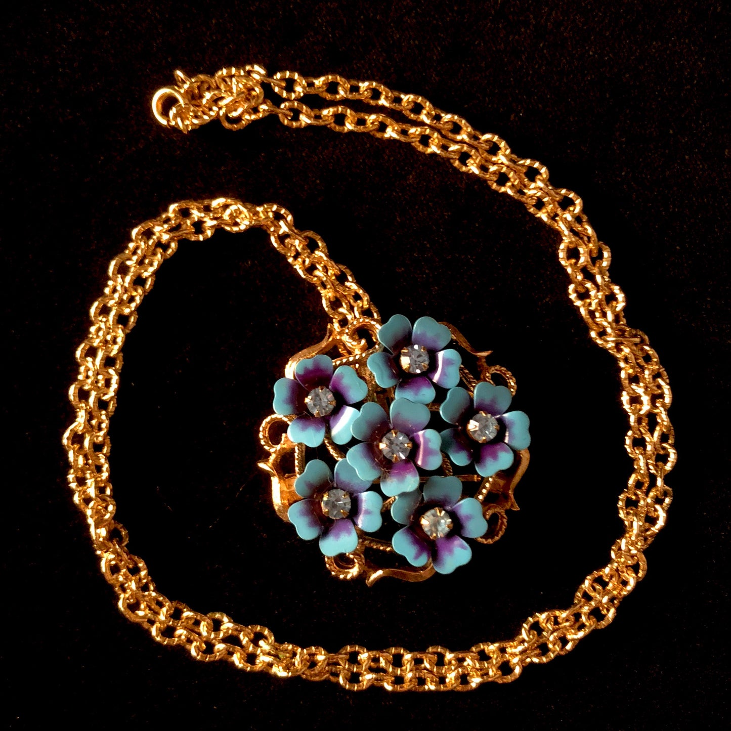 1972 Avon Love Blossoms Necklace - Retro Kandy Vintage
