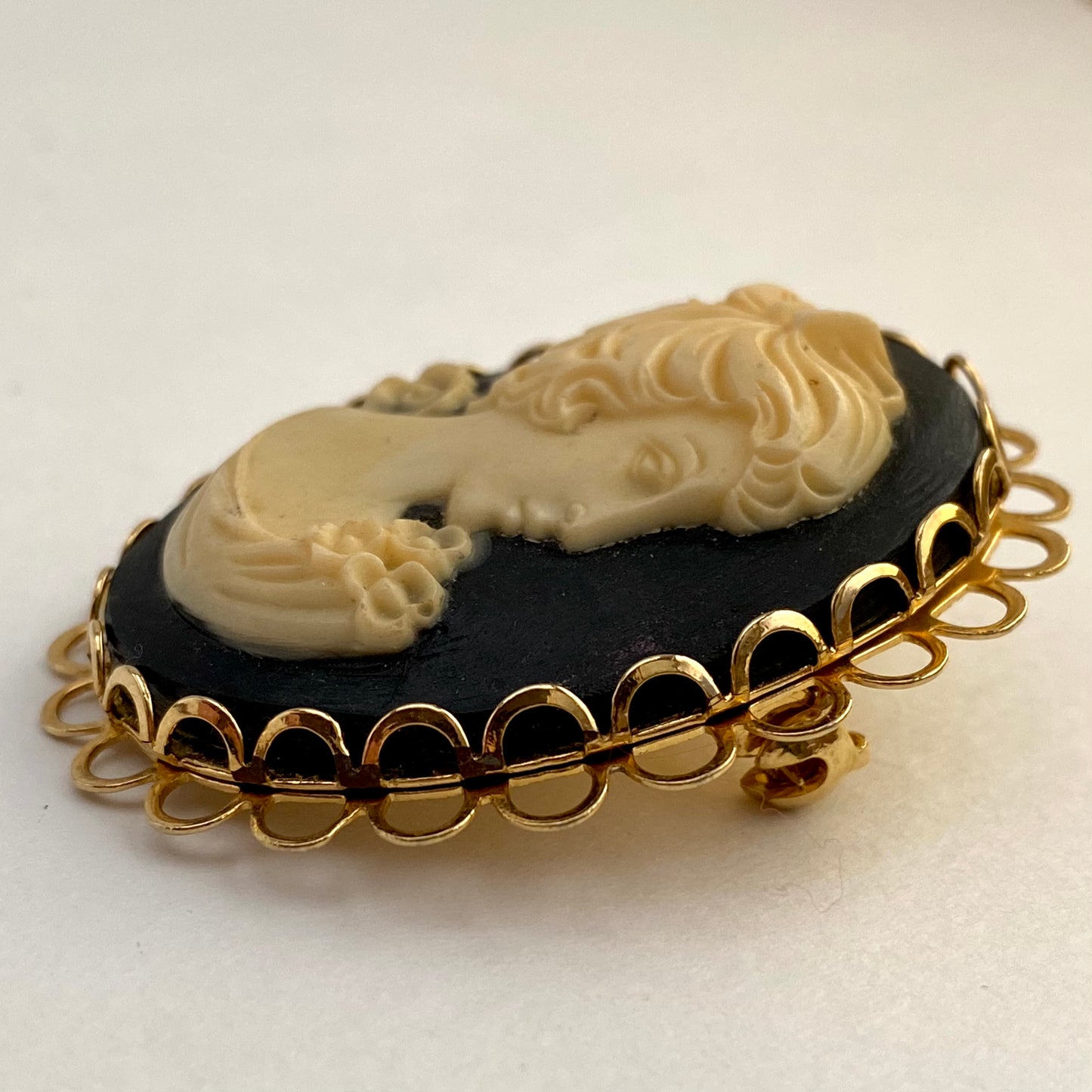 Late 70s/ Early 80s Cameo Brooch