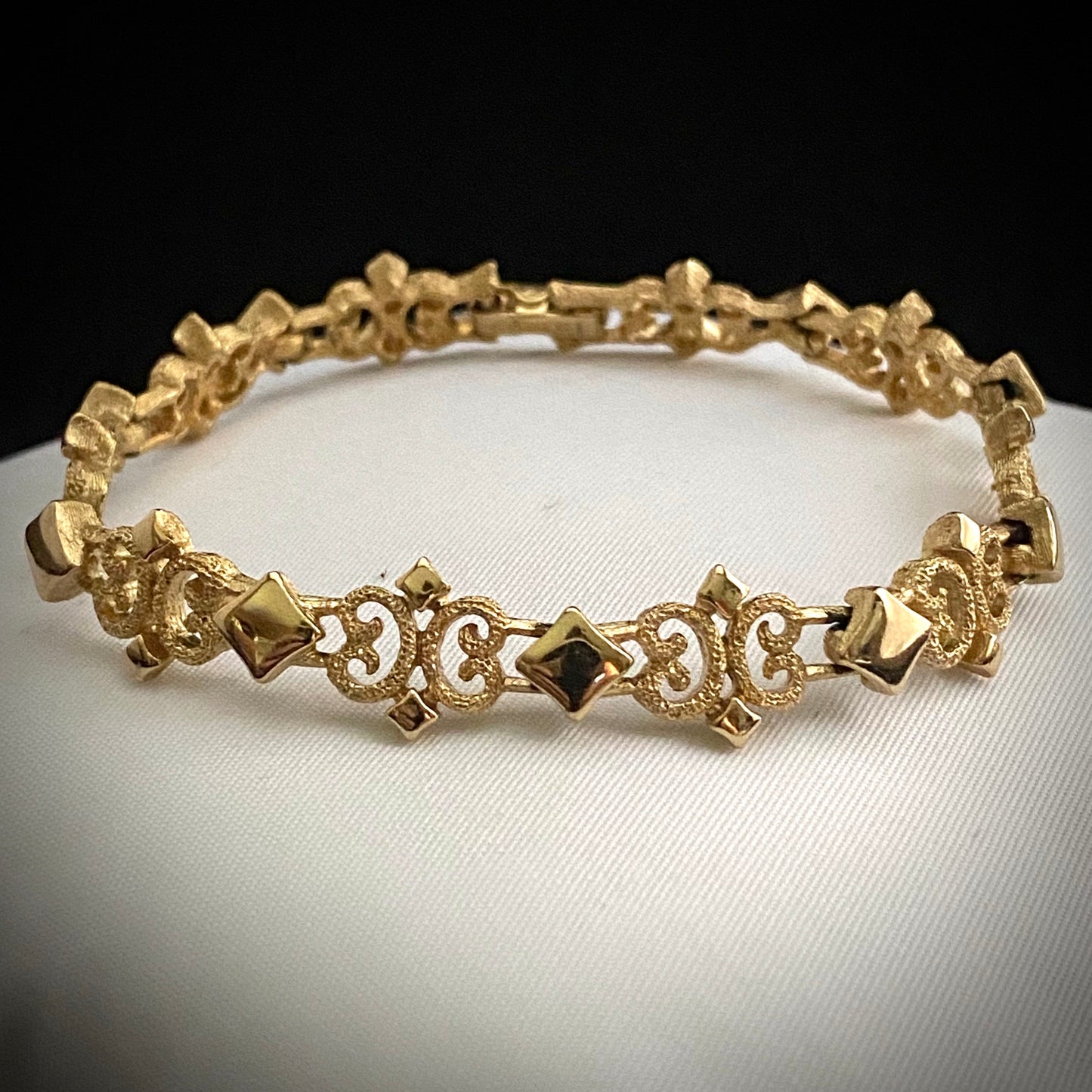 1971 Avon Precious Pretenders Bracelet