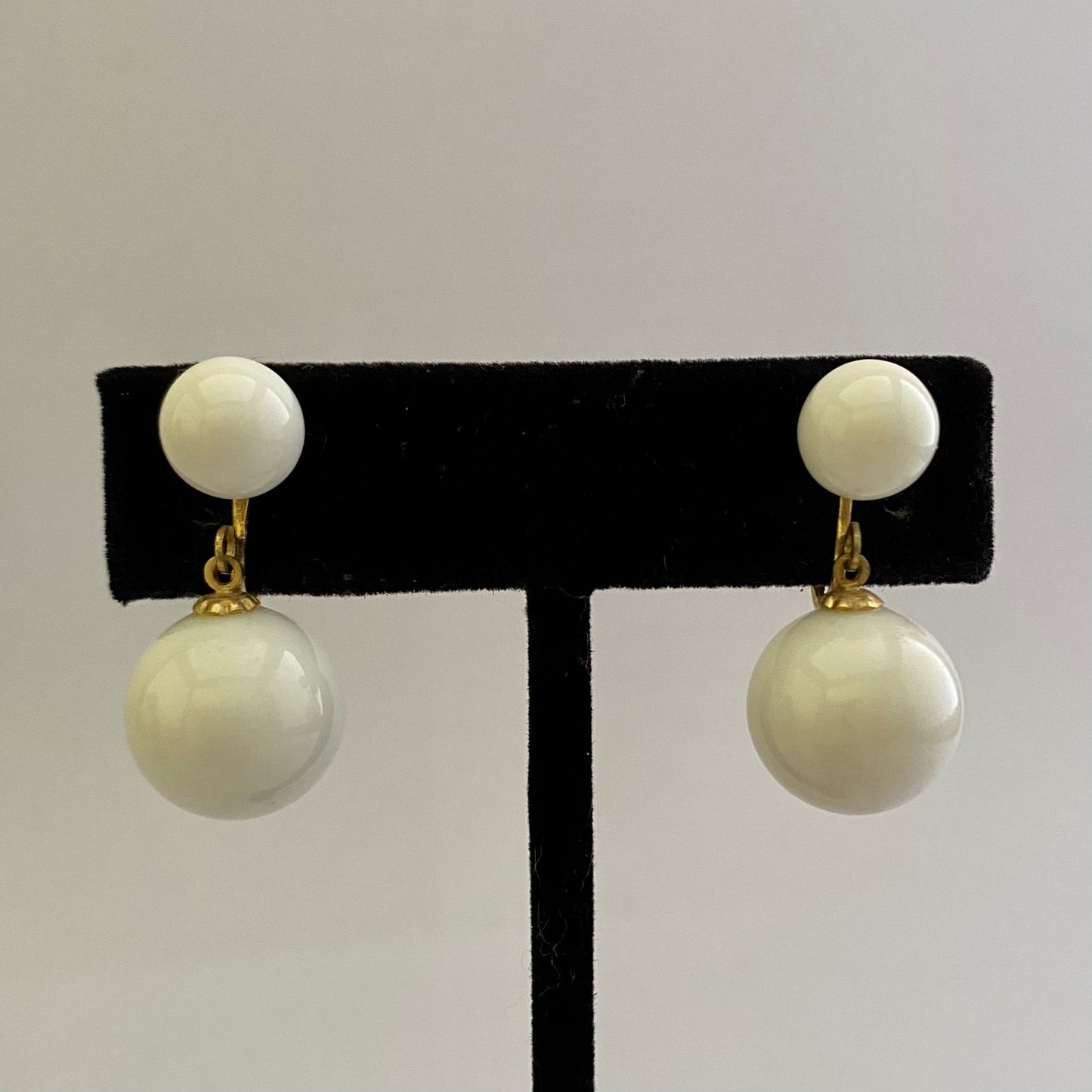 1960s White Bead Necklace & Earring Set